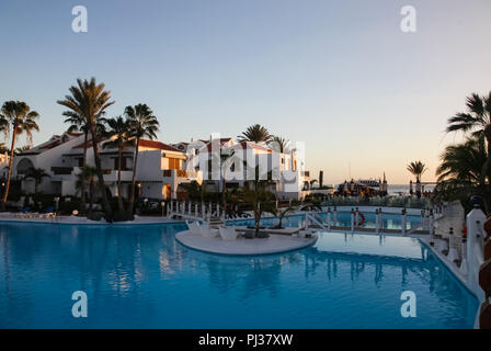 Costa Adeje, Tenerife, Spagna - 28 Luglio 2013: Hotel a Tenerife. Infrastruttura per i turisti. Foto Stock