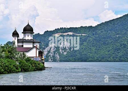 Mraconia monastero in cancelli di ferro gorge presso il fiume Danubio Foto Stock