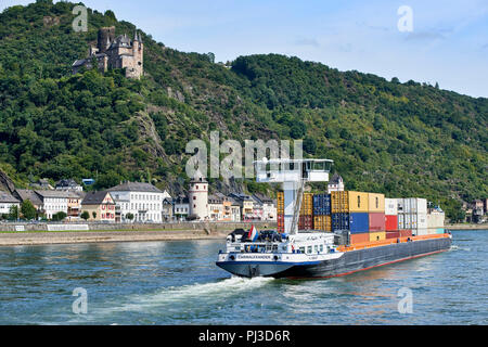 Carinalexander, di navigazione mercantile carico motore, 135m, registrati Netherland, il trasporto di container sul Reno, Katz castello e Sankt Goarhausen in t Foto Stock