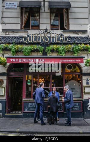 Pub, The Queens Head, Denham St, Londra, Inghilterra, Grossbritannien Foto Stock