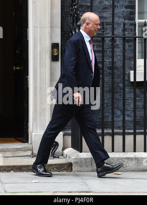 Segretario dei trasporti Chris Grayling lasciando 10 Downing Street, Londra dopo una riunione del gabinetto. Foto Stock