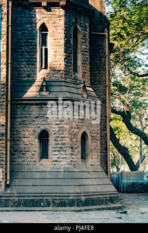 Mumbai universitario a Fort campus. Intricati intarsi in pietra sulle pareti. Foto Stock