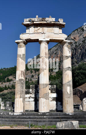 La tholos ad Athena Pronaia tempio in Delphi, GRECIA CENTRALE Foto Stock