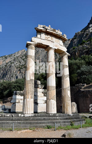 La tholos ad Athena Pronaia tempio in Delphi, GRECIA CENTRALE Foto Stock