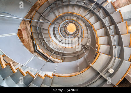 La scala a chiocciola in faro, centro di Glasgow per design e architettura in Scozia UK Foto Stock