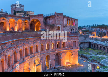 Notte cityscape da Mercati di Traiano, Roma, lazio, Italy Foto Stock