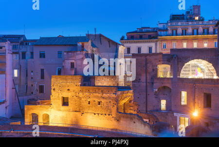 Notte cityscape da Mercati di Traiano, Roma, lazio, Italy Foto Stock