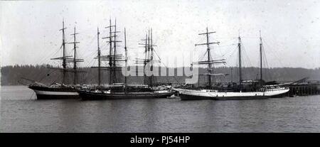 Barkentine GARDINER città tre-masted METHA Nelson e non identificato una nave a vela a Washington di ancoraggio ca 1900 (HESTER 919). Foto Stock