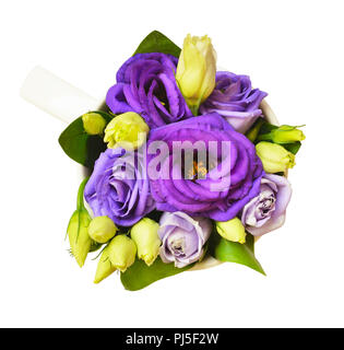 Viola eustoma fiori in una tazza isolata su sfondo bianco. Vista dall'alto. Foto Stock