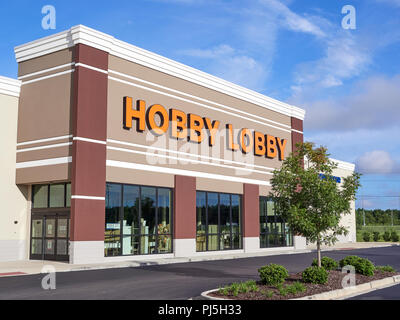 Hobby Lobby anteriore ingresso esterno delle arti e dei mestieri super store o big box store mostra il logo, a Montgomery in Alabama, Stati Uniti d'America. Foto Stock