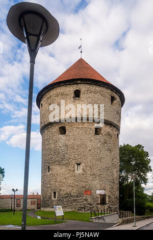 La bella torre medievale Kiek in de Kök nel centro storico di Tallinn, Estonia Foto Stock