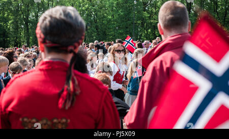 Giornata della Costituzione norvegese, 17th maggio, sfilata alla porta Karl Johans, Oslo, Norvegia Foto Stock