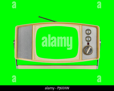 Vintage anni sessanta televisione portatile sulla maniglia stand con chroma sfondo verde. Foto Stock