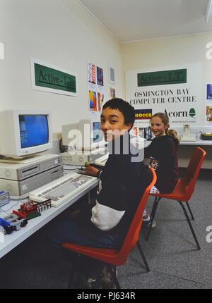 Acorn computer Center a Osmington Bay SuperChoice attività kids camp, Dorset, Inghilterra, Regno Unito. Circa novanta Foto Stock
