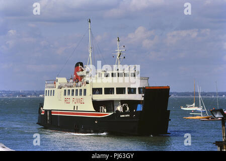 MV Norris Castle traghetto per auto, Red Funnel ferries, Southampton, Inghilterra, Regno Unito. 1987 Foto Stock