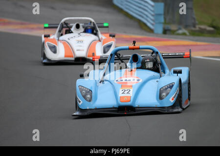 Watkins Glen, New York, Stati Uniti d'America. 2 Sep, 2018. Cusack Racing driver, Tad Cusack #22, durante la gara 2 di Blue Marble cocktail Radical Cup Nord America PWC Gran Premio di Watkins Glen, domenica 2 settembre 2018 a Watkins Glen International in Watkins Glen, New York. Ricca Barnes/CSM/Alamy Live News Foto Stock