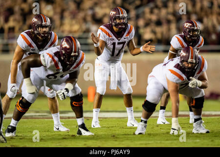 Virginia Tech Hokies quarterback Josh Jackson (17) durante il NCAA college football gioco tra Virginia Tech e Florida State lunedì 3 settembre 2018 a Doak Campbell Stadium di Tallahassee, FL. Giacobbe Kupferman/CSM Foto Stock