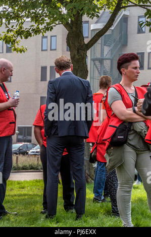 Amsterdam, Paesi Bassi. 5° settembre 2018. Amsterdam, Paesi Bassi. 4° settembre 2018. Trigion Direttore dei servizi di sicurezza di Trigion Zygmunt Zygmunt Kowalski Kowalski in discussione con riscontri presso il Quartier Generale Trigion Amsterdam Paesi Bassi 2018 Credit: Robert van 't/Hoenderdaal Alamy Live News Foto Stock