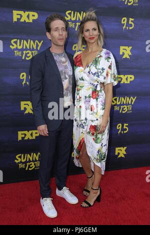 Verso ovest, ca. 4 Sep, 2018. Glenn Howerton, Jill Latiano al 'è sempre il sole a Philadelphia' stagione 13 Premiere al Regency Bruin Theatre di Westwood, la California il 4 settembre 2018. Credito: David Edwards/media/punzone Alamy Live News Foto Stock