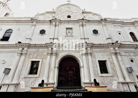 La facciata della Cattedrale Metropolitana e la parrocchia di Saint Vitalis e degli angeli custodi e consacrata ai Santi Angeli Custodi-dedicata alla s Foto Stock