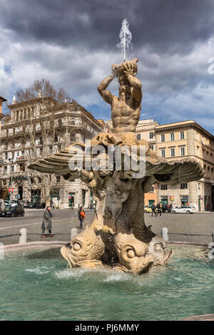 Fontana del Tritone, Fontana del Tritone (1643), opera di Gian Lorenzo Bernini, Piazza Barberini, Roma, lazio, Italy Foto Stock