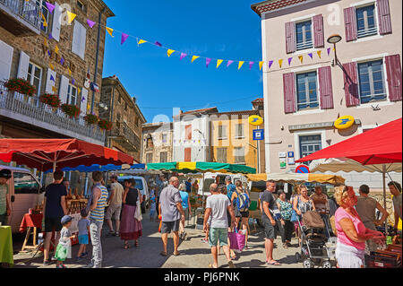 Saint Felicien in Ardeche dipartimento del Rodano Alpi, Francia e la strada del mercato nel centro della città Foto Stock