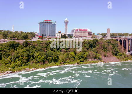 Città di Niagara Falls, Stati Uniti d'America - 01 giugno 2010: lato Americano delle Cascate del Niagara, NY, STATI UNITI D'AMERICA Foto Stock