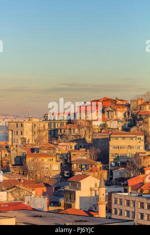 Case vintage, cityscape, harbourside Eminonu, Istanbul, Turchia Foto Stock