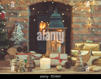 Una composizione per decorare i vostri interni in stile a molla. La  Ghirlanda di vimini è un simbolo della felicità e benessere. Un regalo per  le feste Foto stock - Alamy