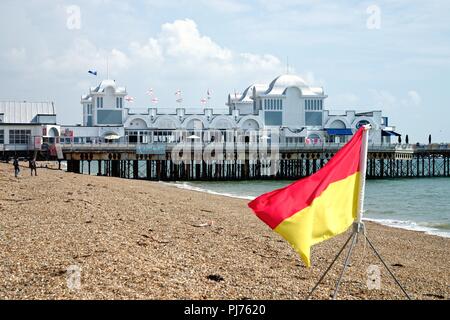 Il recentemente rinnovato South Parade Pier a Southsea Hampshire England Regno Unito Foto Stock