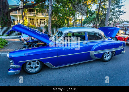 Lato guida in vista di un 1954 Chevrolet BelAir presso un Classic Car Show in Amelia Island, Florida. Foto Stock