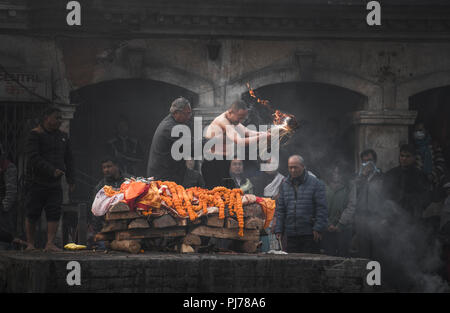 Indiano funerali indù sa anche come Anthyesti, significa l'ultimo sacrificio Foto Stock