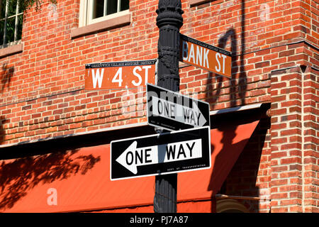 A ovest di quarta e di Bank Street segno, New York, NY. Foto Stock