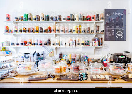 Sweet Boutique, Southam una piccola città mercato e parrocchia civile nel distretto di Stratford-on-Avon, Warwickshire, Inghilterra Foto Stock