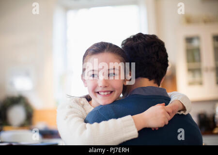 Figlia di Felice costeggiata padre Foto Stock