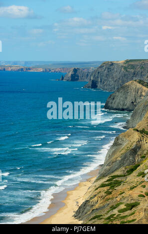 Scogliere a Costa Vicentina, la più selvaggia costa atlantica in Europa. Algarve Portogallo Foto Stock