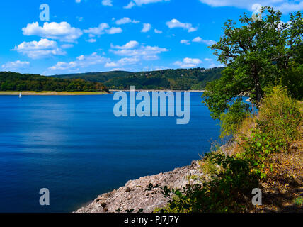 Vista del lago Rursee, Nationalpark Eifel, Germania Foto Stock