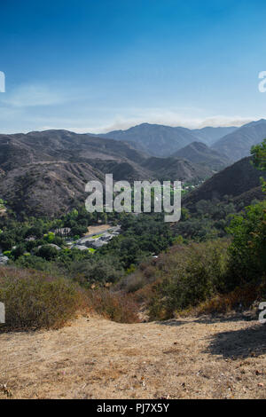 Modjeska Canyon con la Santa Ana montagne e Cleveland National Forest campagna in background in Orange County in California Foto Stock