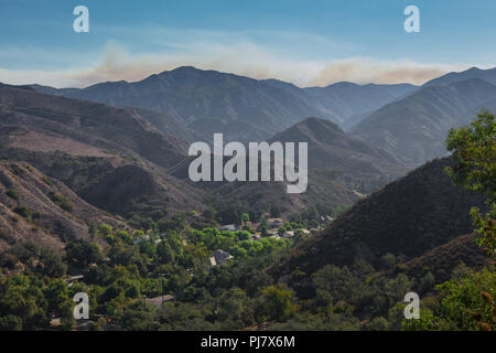 Modjeska Canyon con la Santa Ana montagne e Cleveland National Forest campagna in background in Orange County in California Foto Stock