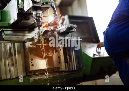 Computerizzata di fresatura in metallo Foto Stock