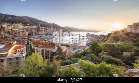 Mattina panorama sul porto Ercole nel Principato di Monaco Foto Stock