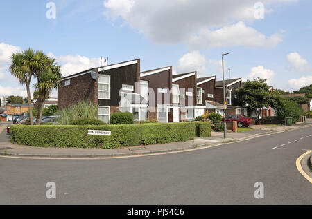 Una fila di ottanta costruito case a Abbey Wood, a sud-est di Londra, parte del Thamesmead sviluppo, famosa per i suoi anni sessanta tenements in calcestruzzo. Foto Stock