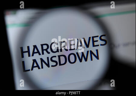 Il Hargreaves Landsdown sito visto attraverso una lente di ingrandimento Foto Stock
