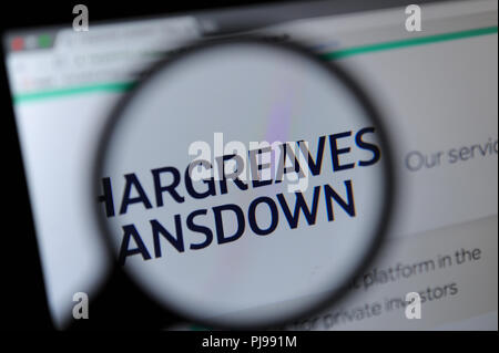 Il Hargreaves Landsdown sito visto attraverso una lente di ingrandimento Foto Stock