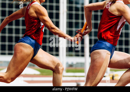 Staffetta Del Testimone Per Atletica - 4 Pezzi PVC, 31cm Rosso E Bianco - Per Competizioni E Allenamenti - Foto 5