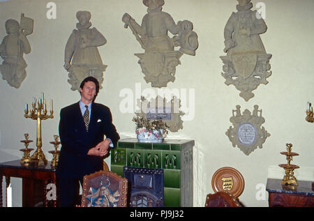 Wilhelm Albert Fürst von Urach, Graf von Württemberg auf Schloss Lichtenstein, Deutschland 1992. Wilhelm Albert Prince von Urach, Conte di Wurttemberg, atLichtenstein castello, Germania 1992 Foto Stock