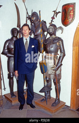 Wilhelm Albert Fürst von Urach, Graf von Württemberg auf Schloss Lichtenstein, Deutschland 1992. Wilhelm Albert Prince von Urach, Conte di Wurttemberg, atLichtenstein castello, Germania 1992 Foto Stock