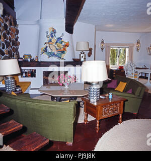 Wohnzimmer in der Villa 'La Loma" von Lilli Palmer, deutsch britisch schweizerische Schauspielerin, Autorin und Malerin, Goldingen, Schweiz 1978. Soggiorno di Lilli Palmer, attrice, autore e pittore nella sua casa di Goldingen, Svizzera 1978. Foto Stock