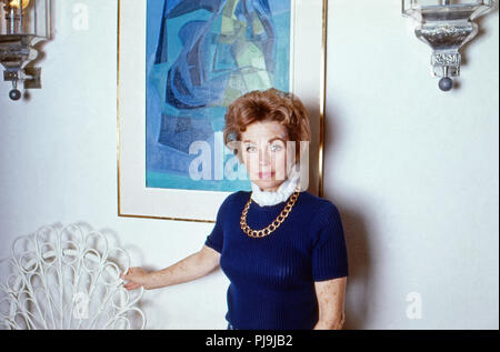 Lilli Palmer, deutsch britisch schweizerische Schauspielerin, Autorin und Malerin, in ihrer Villa 'La Loma" in Goldingen, Schweiz 1978. Lilli Palmer, attrice, autore e pittore alla sua villa 'La Loma" in Goldingen, Svizzera 1978 Foto Stock