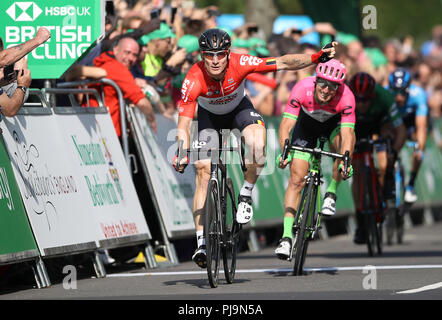 Il team del Lotto-Soudal Andre Greipel festeggia conquistando la quarta fase dell'Ovo Energy Tour della Gran Bretagna 2018 da Nuneaton al Royal Lemington Spa. Foto Stock